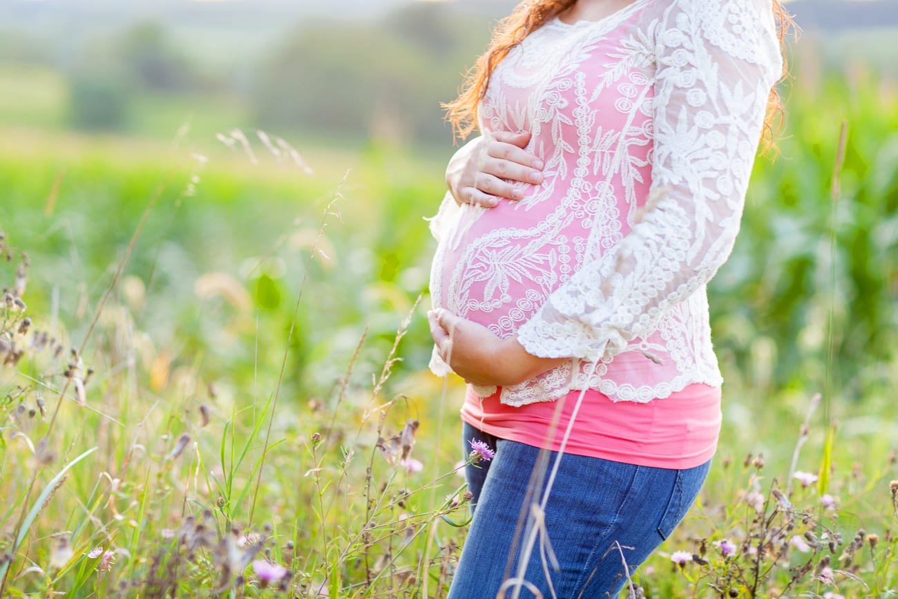 Maryland Rustic Maternity Pictures | Lauren Myers Photography