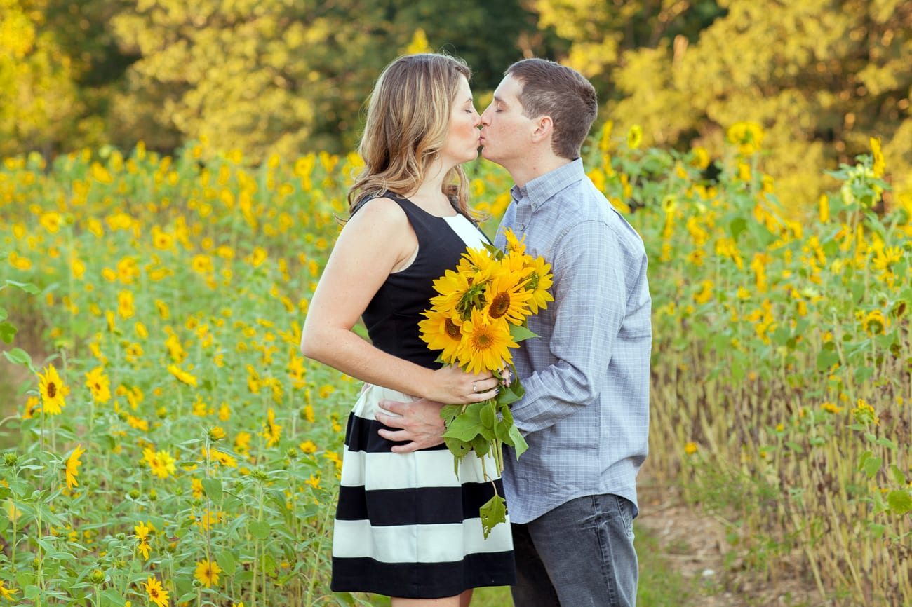 Sunflower Engagement Pictures | Lauren Myers Photography