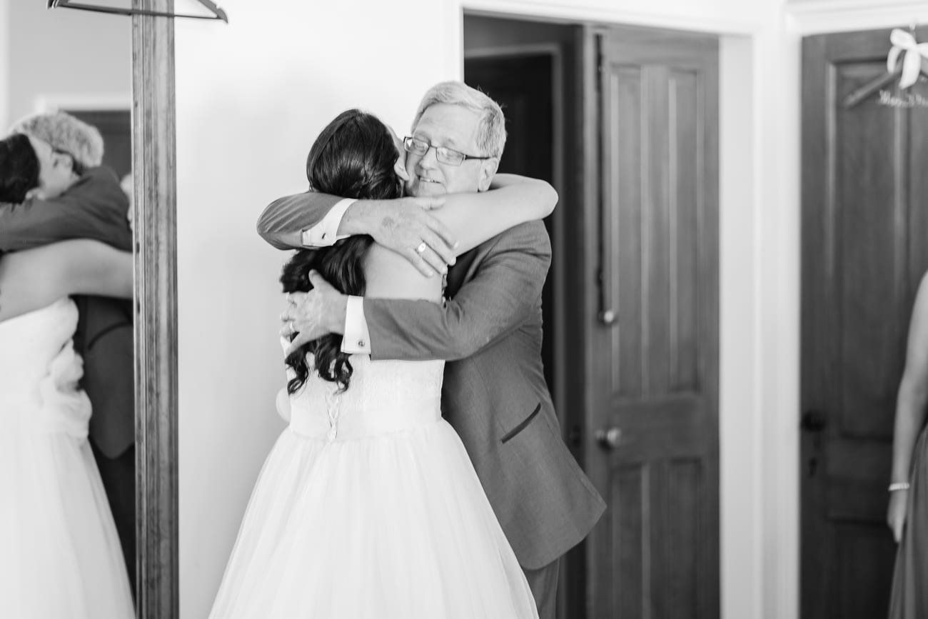 Walker's Overlook- Frederick, Maryland Wedding | Lauren Myers Photography #YellowGrayWedding