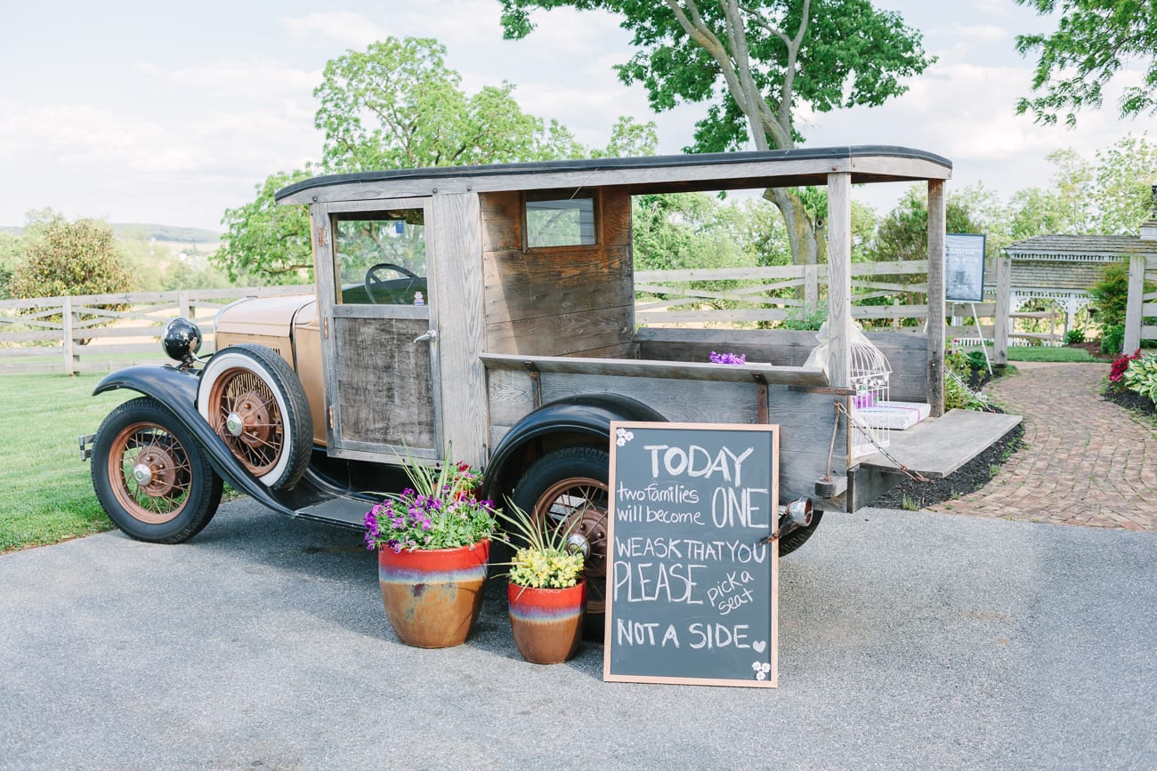 Walker's Overlook- Frederick, Maryland Wedding | Lauren Myers Photography #YellowGrayWedding