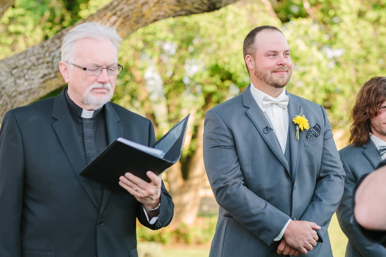 Walker's Overlook- Frederick, Maryland Wedding | Lauren Myers Photography #YellowGrayWedding