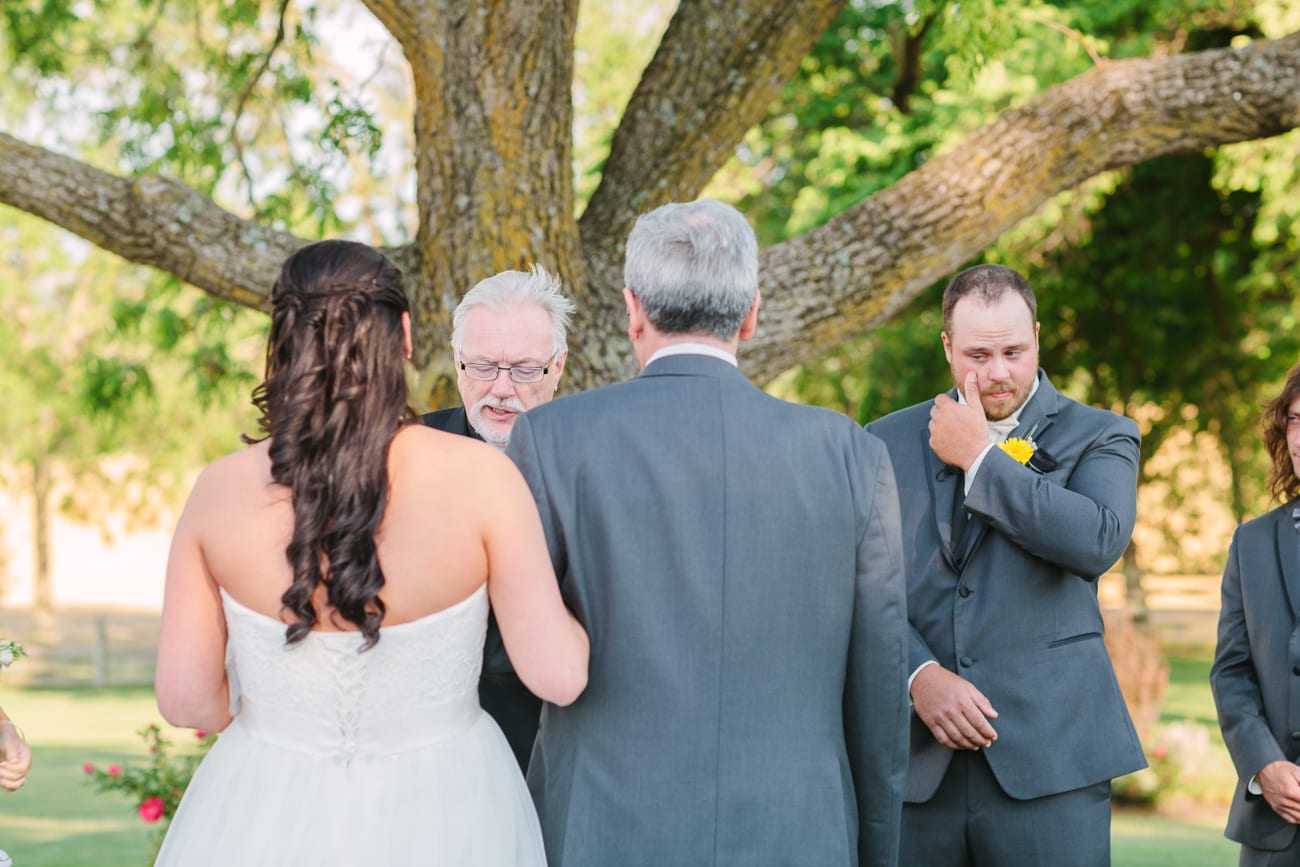 Walker's Overlook- Frederick, Maryland Wedding | Lauren Myers Photography #YellowGrayWedding