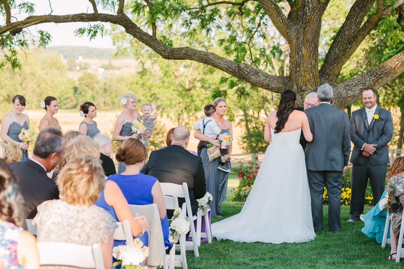 Walker's Overlook- Frederick, Maryland Wedding | Lauren Myers Photography #YellowGrayWedding