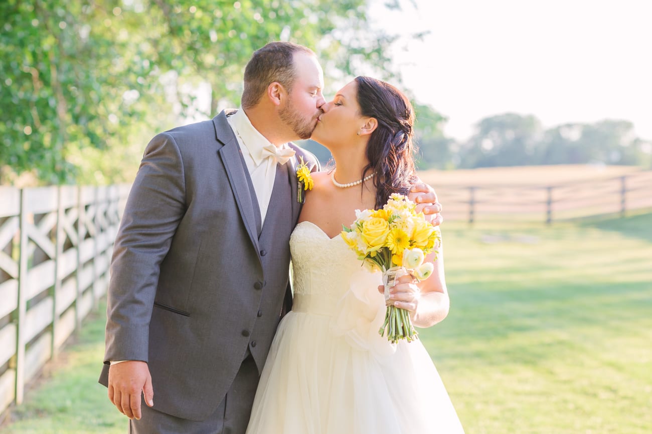 Walker's Overlook- Frederick, Maryland Wedding | Lauren Myers Photography #YellowGrayWedding