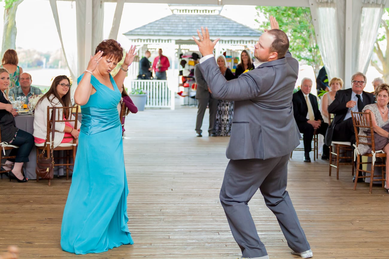 Walker's Overlook- Frederick, Maryland Wedding | Lauren Myers Photography #YellowGrayWedding