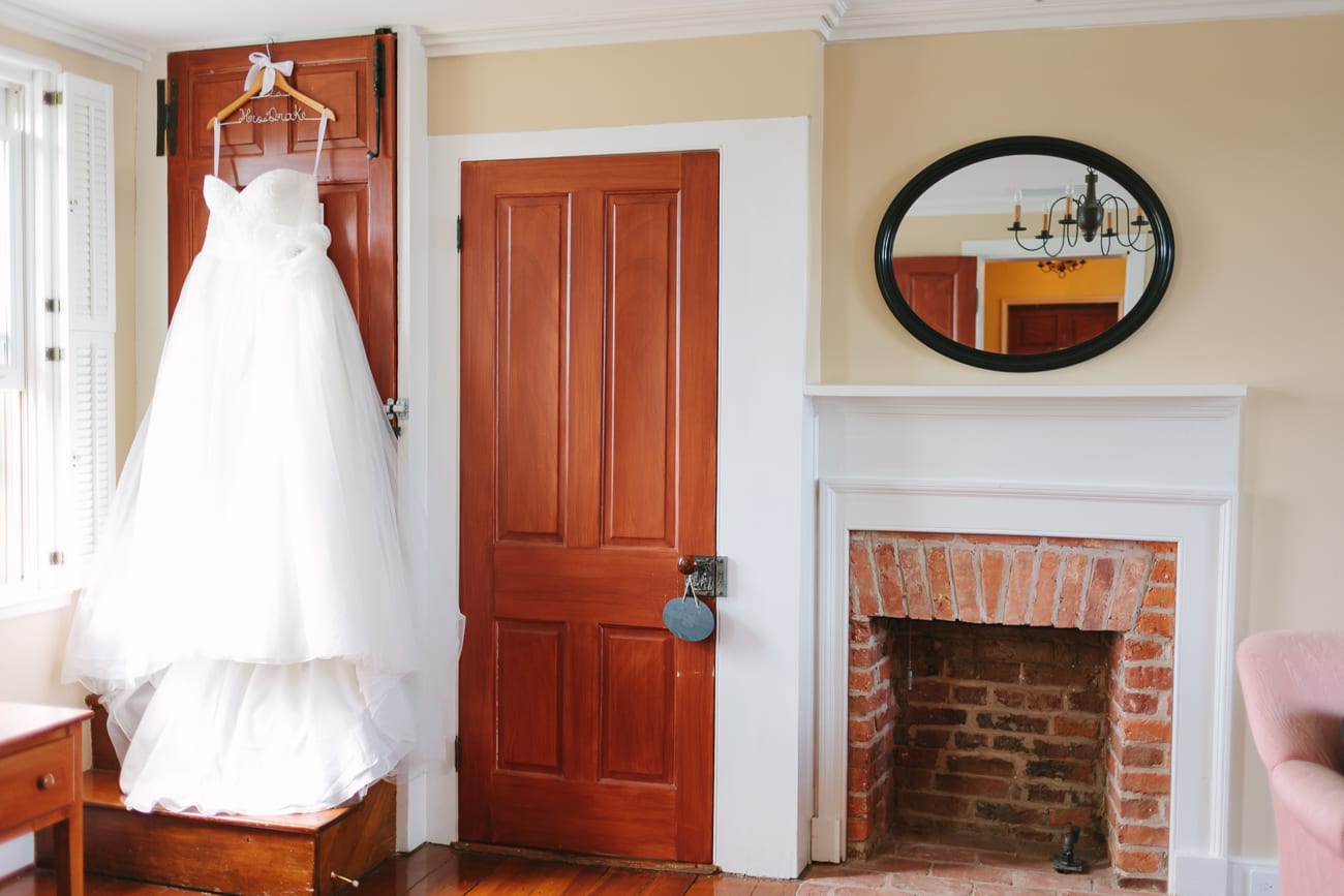 Walker's Overlook- Frederick, Maryland Wedding | Lauren Myers Photography #YellowGrayWedding