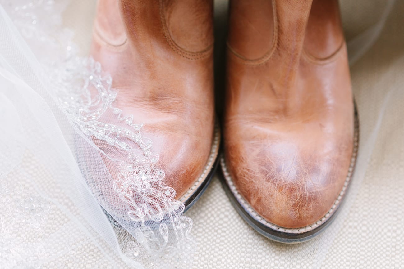 Historic Union Mills Homestead Rustic Wedding // Lauren Myers Photography #RusticWedding #BlushWedding #CowboyBoots #AllureBridals #Rustic