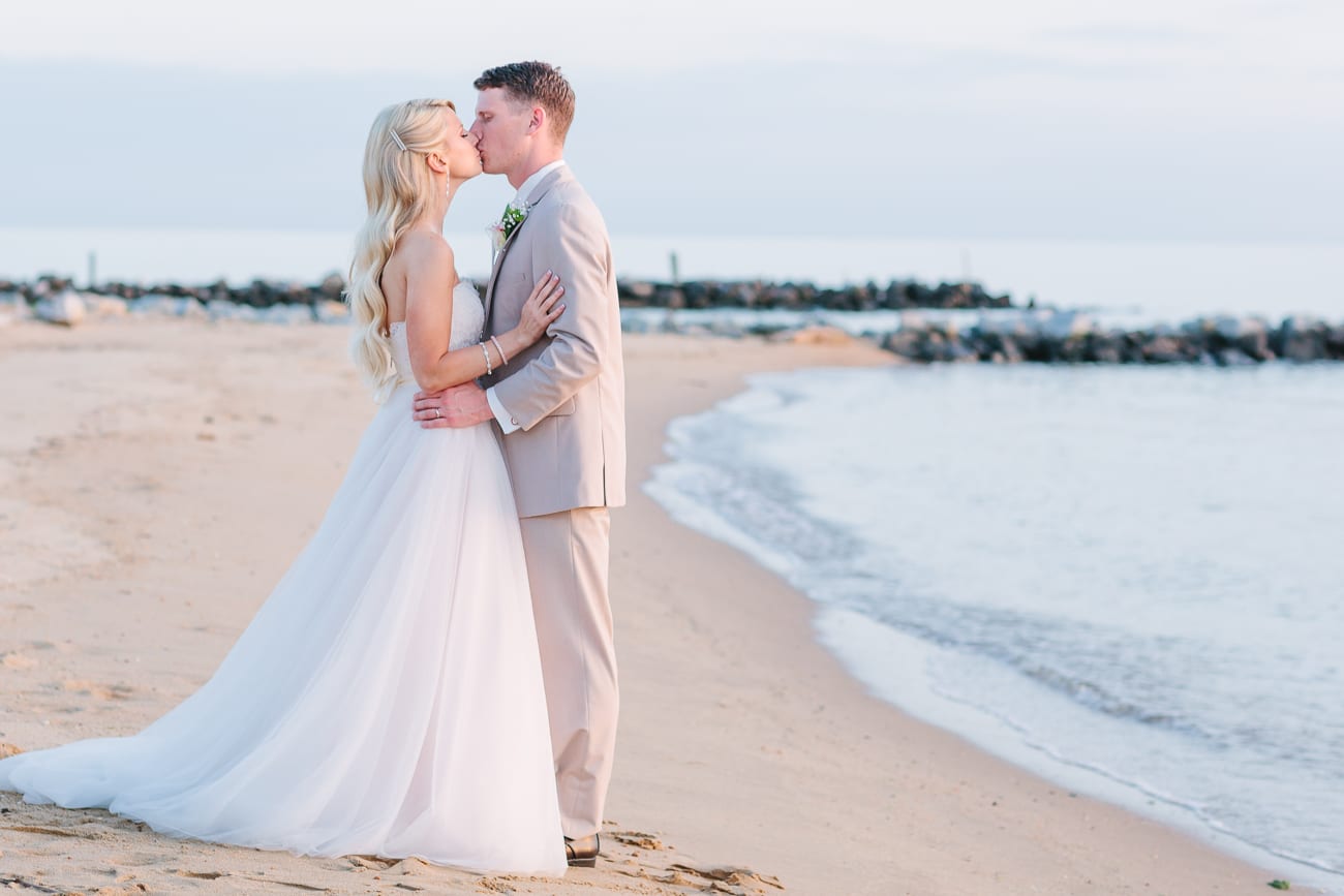 Silver Swan Bayside Wedding // Queen’s Anne Marina- Maryland. Lauren Myers Photography- #NauticalWedding #ChesapeakeBayWedding #Wedding #BadgleyMischka