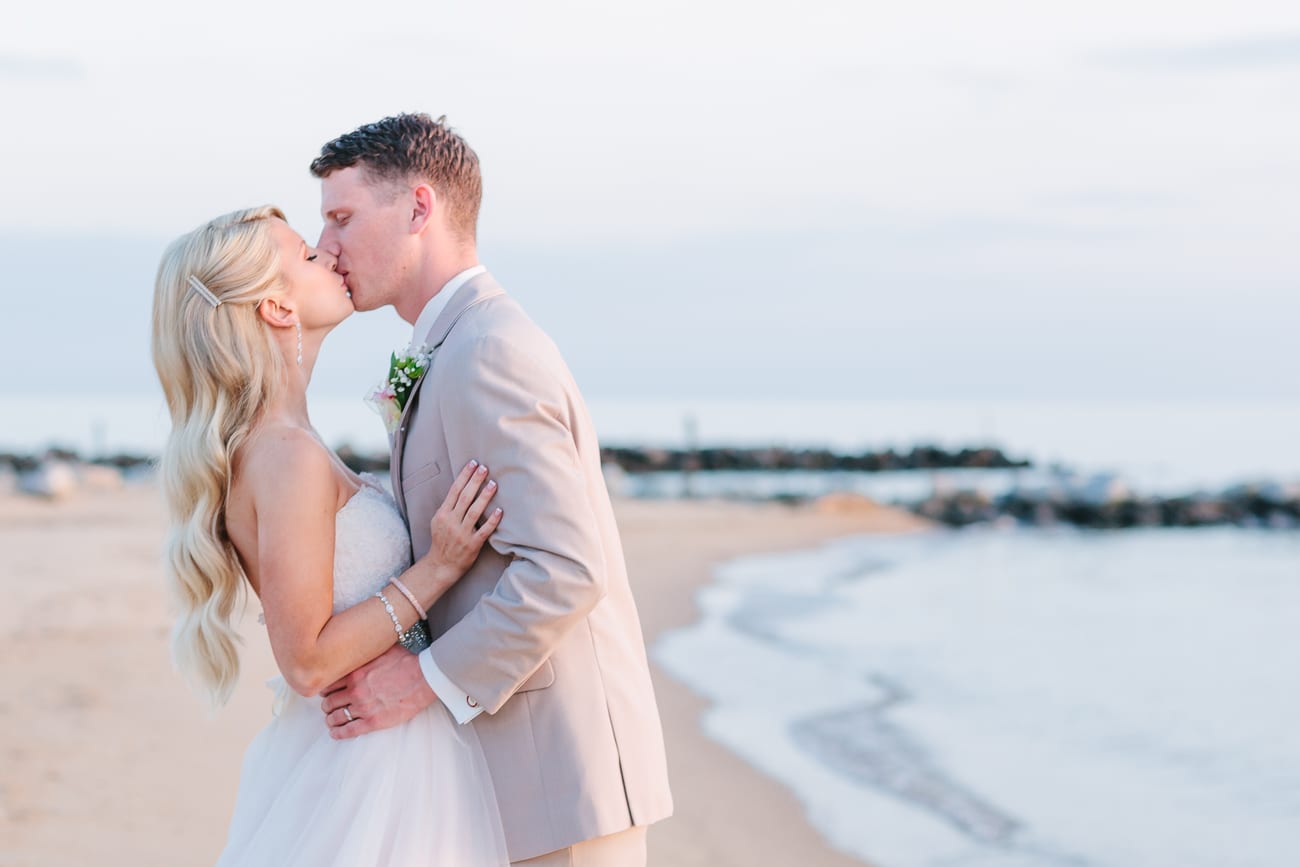 Silver Swan Bayside Wedding // Queen’s Anne Marina- Maryland. Lauren Myers Photography- #NauticalWedding #ChesapeakeBayWedding #Wedding #BadgleyMischka