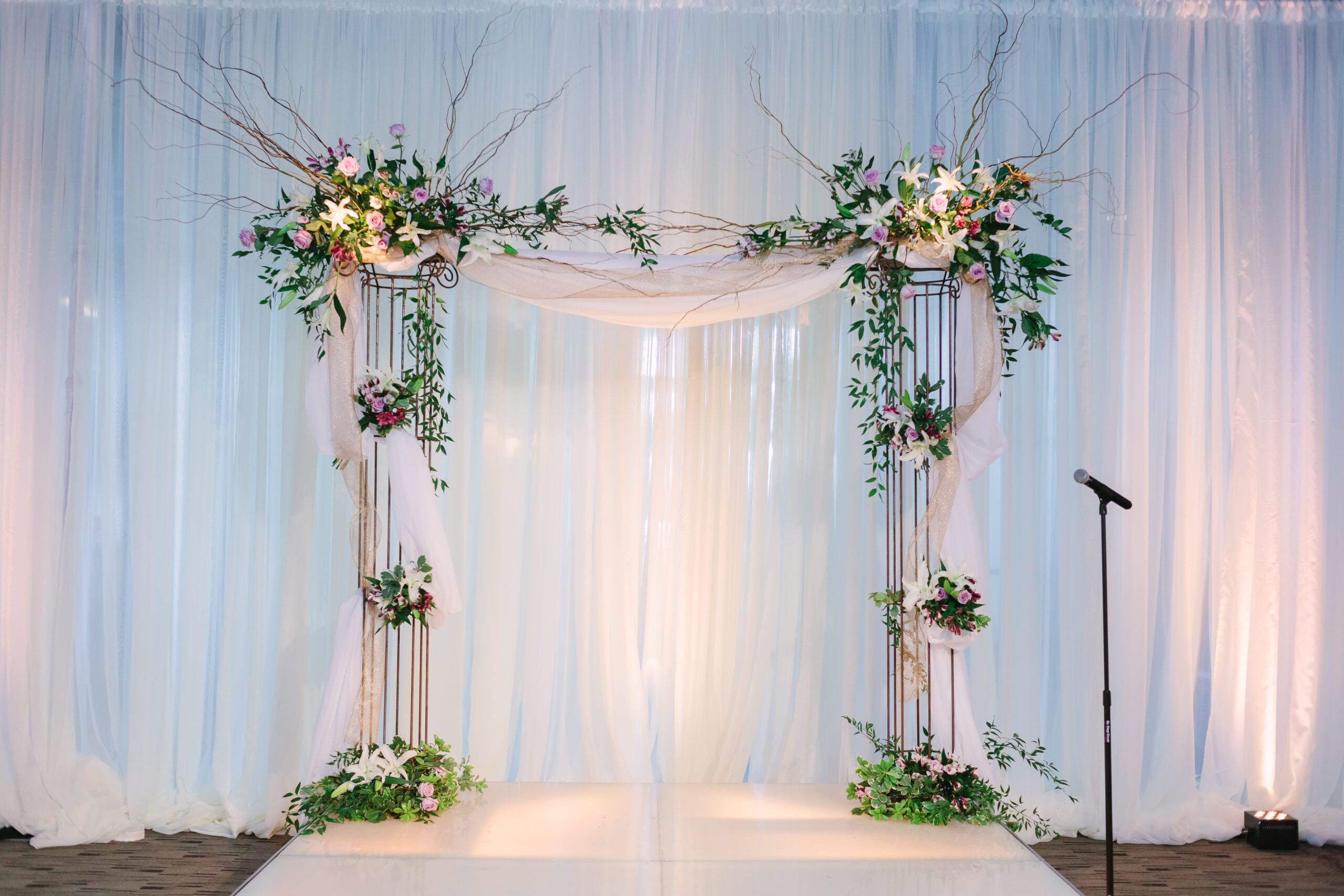 M&T Bank Stadium Baltimore Ravens Wedding. Photography by Lauren Myers Photography #RavensStadiumWedding #BaltimoreRavens #RavensNation #PurpleGoldWedding