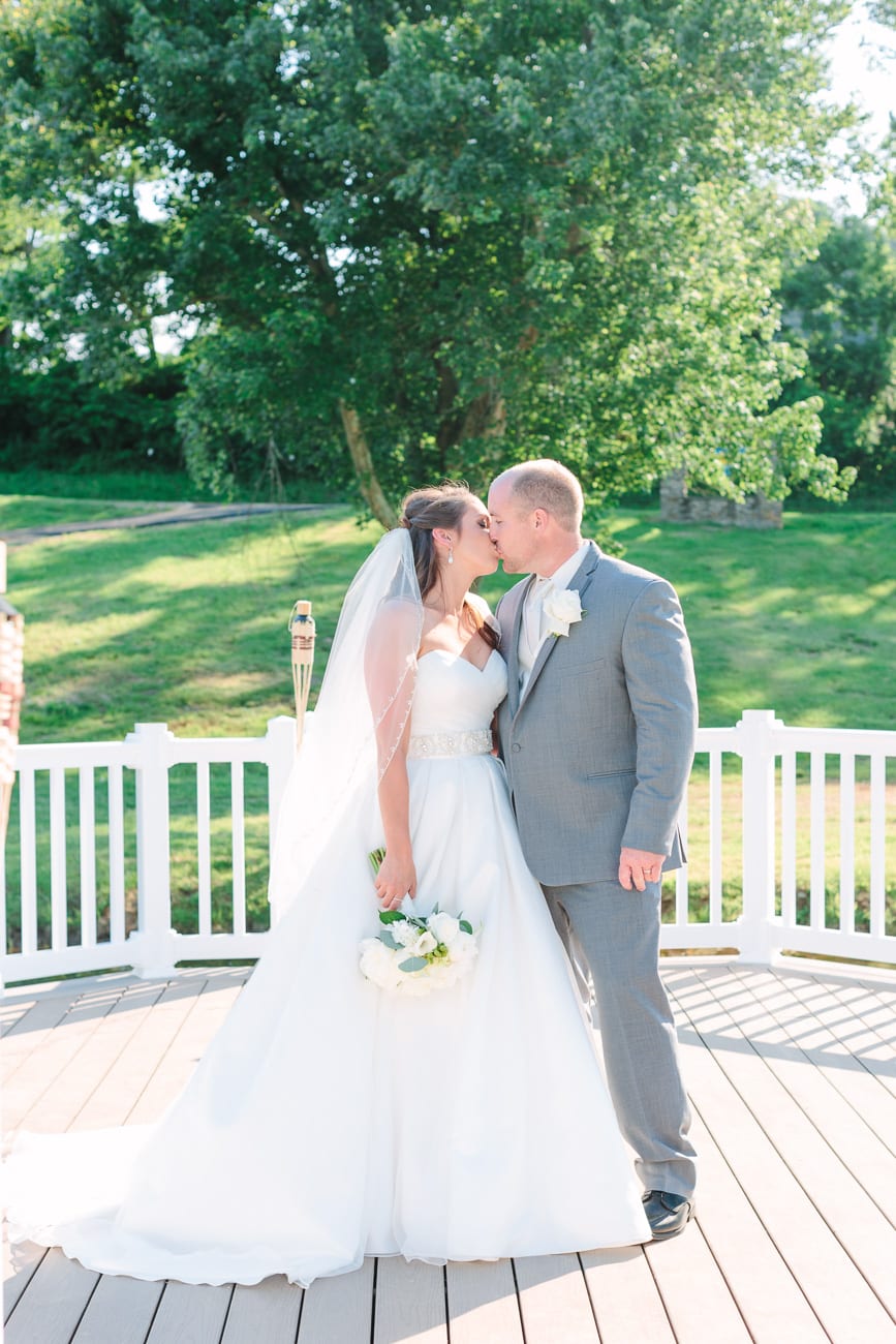 Romantic Northern Maryland Wedding by Lauren Myers Photography #JohanssonsCatering #PrivateEstateWedding